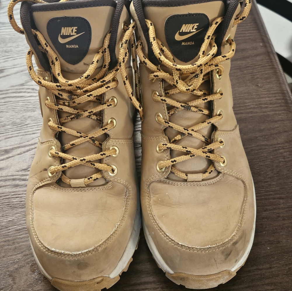 Mens nike Manoa boots size 8